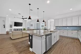 30308 Island Club Dr, Tavares, FL 32778 - Photo 18