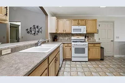 17617 SE 80th Altamaha Court, The Villages, FL 32162 - Photo 4