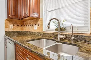 101 W Lemon St, Lady Lake, FL 32159 - Photo 18