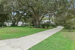 949 Hawk Landing, Fruitland Park, FL 34731 - Photo 2