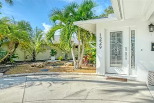 1229 Moonmist Cir, Sarasota, FL 34242 - Photo 8