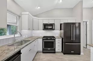 3254 Zipperer Wy, The Villages, FL 32163 - Photo 4