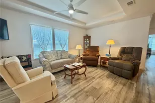 198 Jacaranda Dr, Leesburg, FL 34748 - Photo 2