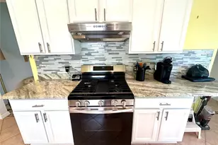 3033 Hillside Ln, The Villages, FL 32162 - Photo 8
