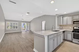 17559 SE 81st Parnassus Ct, The Villages, FL 32162 - Photo 4