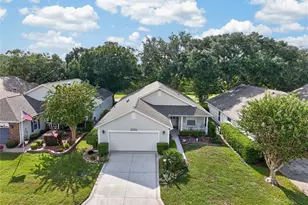 25005 Cranes Roost Cir, Leesburg, FL 34748 - Photo 2