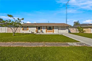 402 Marion Oaks Dr, Ocala, FL 34473 - Photo 1
