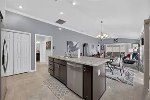 2137 Locklin Ln, The Villages, FL 32163 - Photo 6