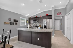 2137 Locklin Ln, The Villages, FL 32163 - Photo 8