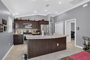 2137 Locklin Ln, The Villages, FL 32163 - Photo 10