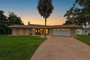 1627 Canal Ct, Tavares, FL 32778 - Photo 1