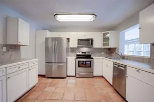 1627 Canal Ct, Tavares, FL 32778 - Photo 8