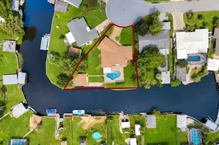 1627 Canal Ct, Tavares, FL 32778 - Photo 2
