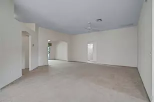 930 Ramos Dr, The Villages, FL 32159 - Photo 4