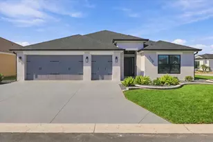 7528 Daniel Collins Ct, The Villages, FL 34762 - Photo 2