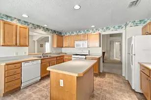 2409 Tamarindo Dr, The Villages, FL 32162 - Photo 10