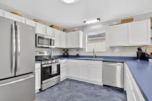 9108 SE 177th Belmont Pl, The Villages, FL 32162 - Photo 10