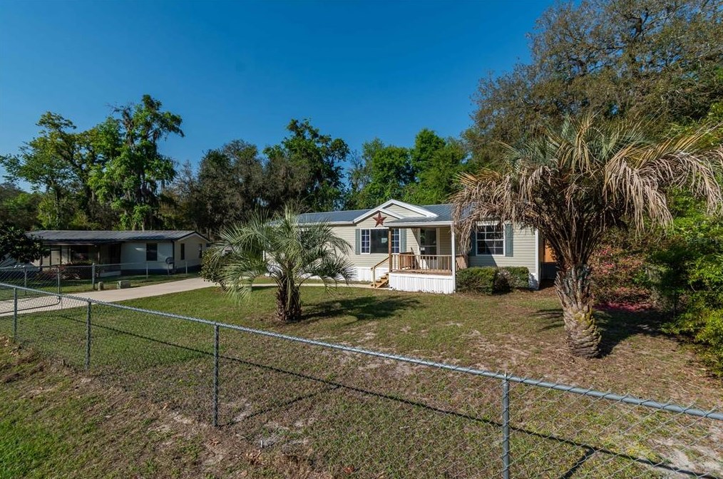 131 Winchester Ave, Interlachen, FL 32148