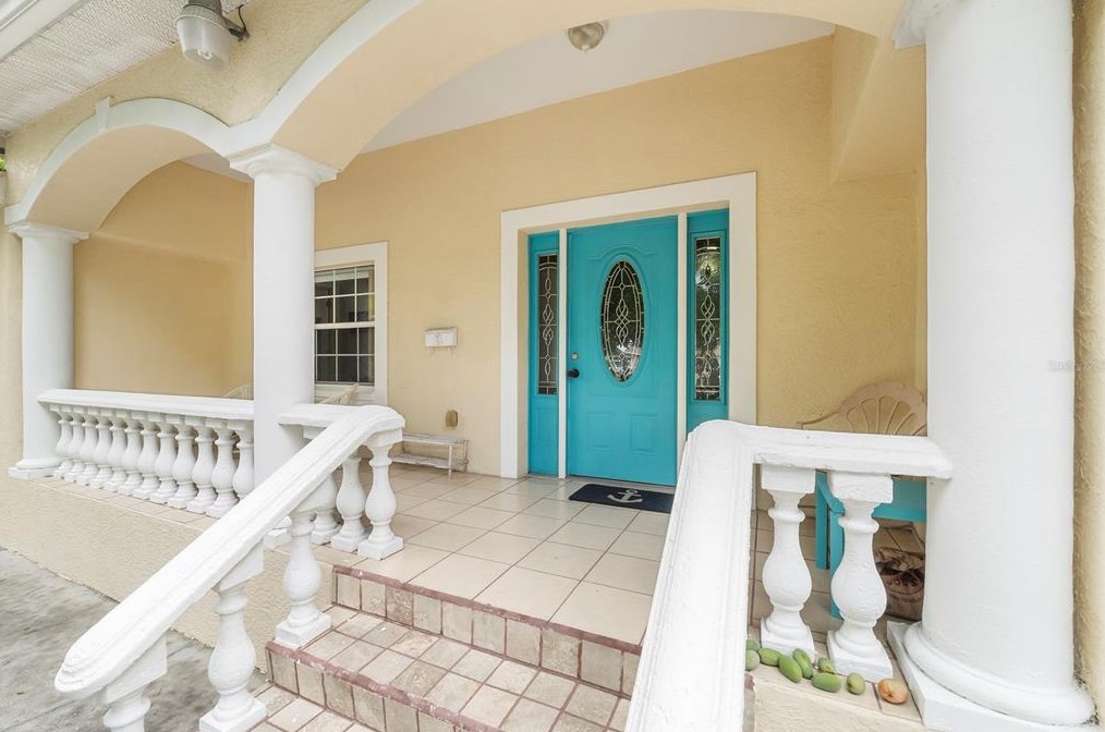 1701 38 Ave, Saint Petersburg FL  33713-1949 exterior