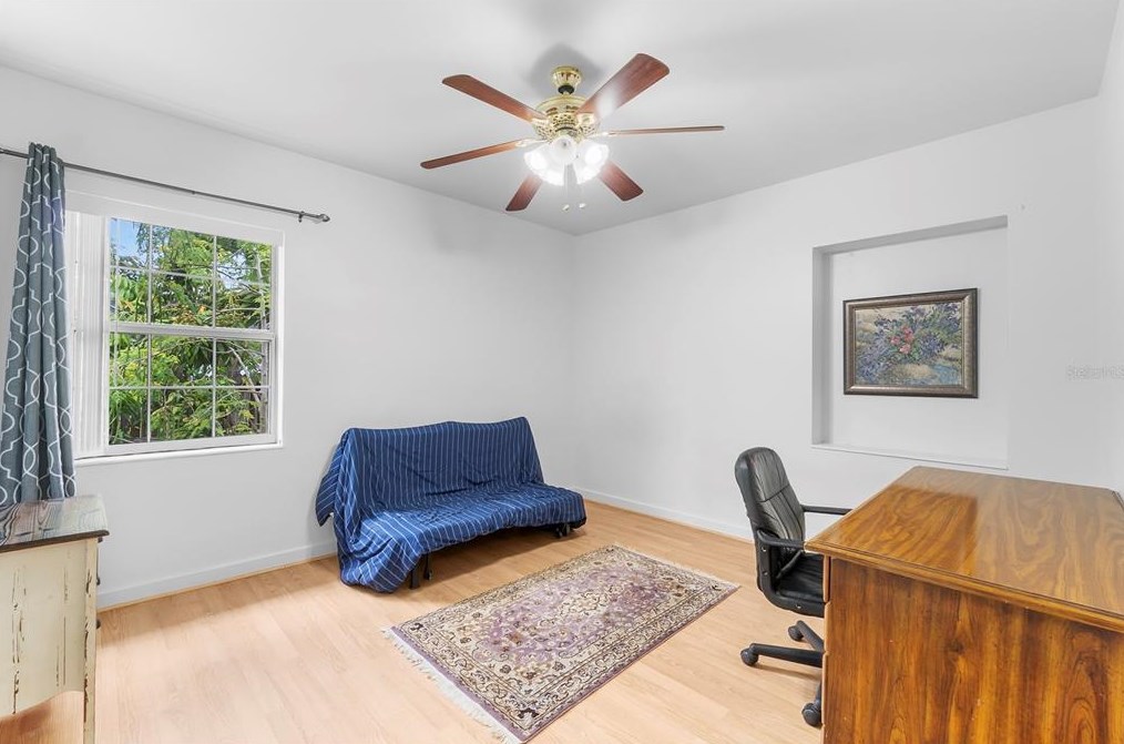 1701 38 Ave, Saint Petersburg FL  33713-1949 exterior