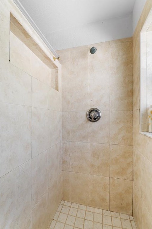 1701 38 Ave, Saint Petersburg FL  33713-1949 exterior