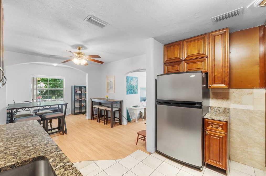 1701 38 Ave, Saint Petersburg FL  33713-1949 exterior