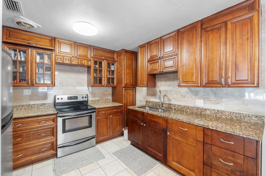 1701 38 Ave, Saint Petersburg FL  33713-1949 exterior