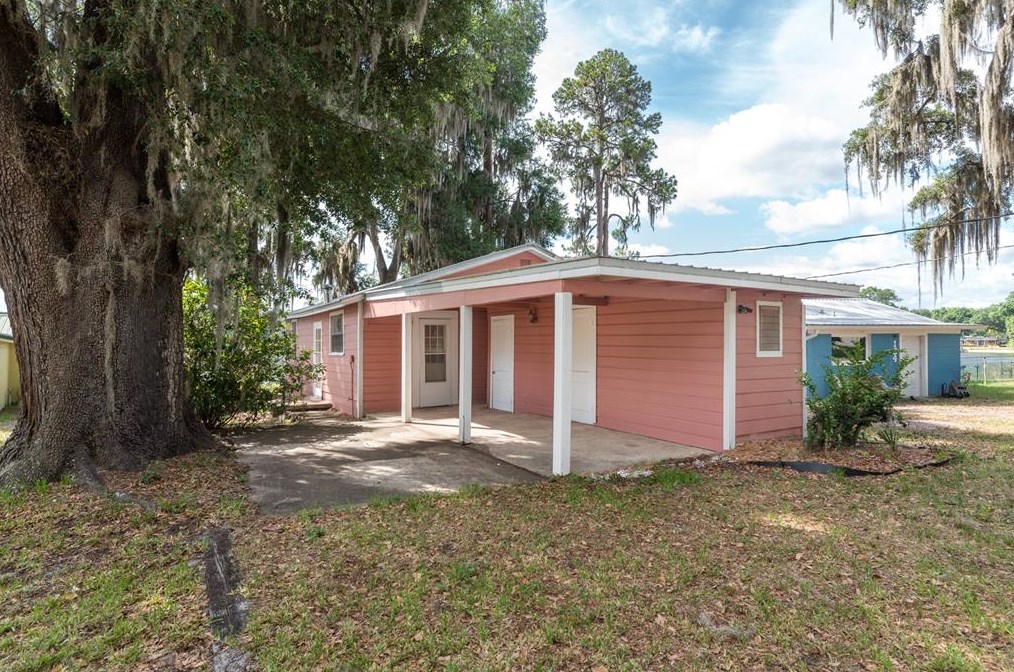 132 Lake Shore Ter, Interlachen, FL 32148