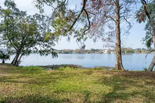 7182 E Bank Dr, Tampa, FL 33617 - Photo 16