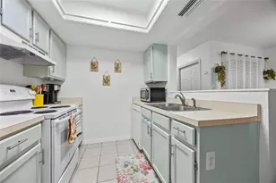 5733 SW 10th Pl, Gainesville, FL 32607 - Photo 10