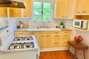 1041 NE 10th Ave, Gainesville, FL 32601 - Photo 20