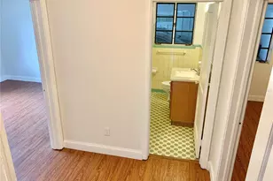 1041 NE 10th Ave, Gainesville, FL 32601 - Photo 16