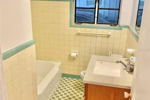 1041 NE 10th Ave, Gainesville, FL 32601 - Photo 10