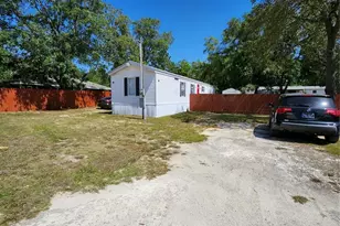 11131 NE 61 St, Bronson, FL 32621 - Photo 4