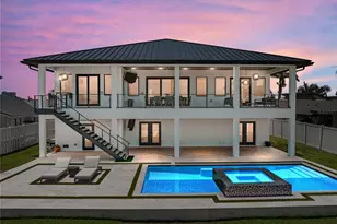 1037 79th St S, Saint Petersburg, FL 33707 - Photo 2