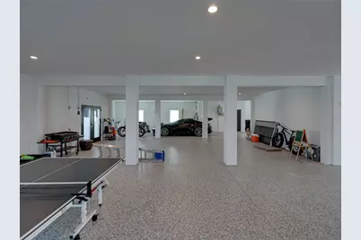 1037 79th Street S, Saint Petersburg, FL 33707 - Photo 68