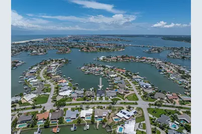 1037 79th Street S, Saint Petersburg, FL 33707 - Photo 14