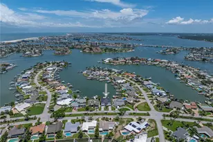 1037 79th St S, Saint Petersburg, FL 33707 - Photo 14