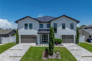 1037 79th St S, Saint Petersburg, FL 33707 - Photo 1