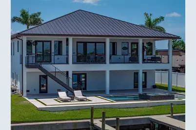 1037 79th Street S, Saint Petersburg, FL 33707 - Photo 8