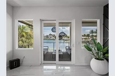 1037 79th Street S, Saint Petersburg, FL 33707 - Photo 44