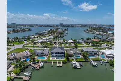 1037 79th Street S, Saint Petersburg, FL 33707 - Photo 12