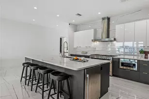 1037 79th St S, Saint Petersburg, FL 33707 - Photo 24