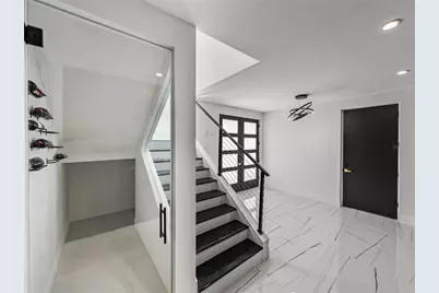 1037 79th Street S, Saint Petersburg, FL 33707 - Photo 18