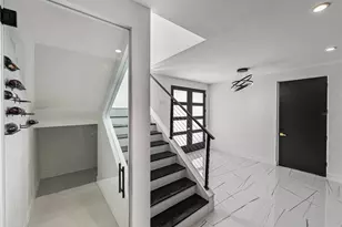 1037 79th St S, Saint Petersburg, FL 33707 - Photo 18