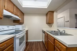 5701 SW 10th Pl, Gainesville, FL 32607 - Photo 10