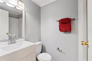 2490 SW 14th Dr, Gainesville, FL 32608 - Photo 10