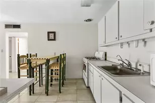 1700 SW 16th Ct, Gainesville, FL 32608 - Photo 10