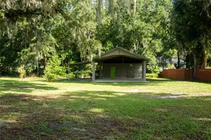 523 SE 28th Way, Melrose, FL 32666 - Photo 2