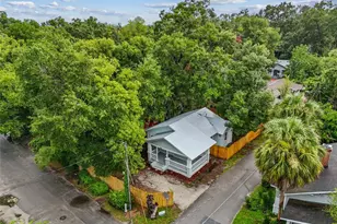 902 NW 4th Pl, Gainesville, FL 32601 - Photo 2